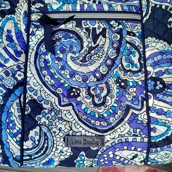 3/$30 NWOT Vera Bradley blue paisley purse with adjustable strap - Picture 3 of 10